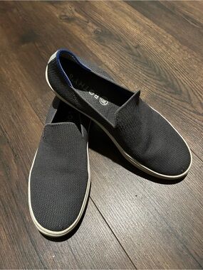 Rothy's Slip-On Flats in Charcoal Gray with White Trim like new
